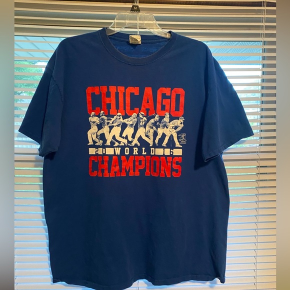Men’s XL Chicago Cubs World Champion World Series tee 2016. Some fading & wear. - Picture 6 of 6